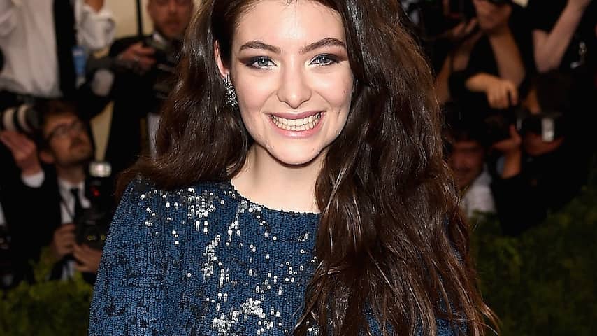 Lorde zingt nieuwe nummers bij verrassingsoptreden Californië