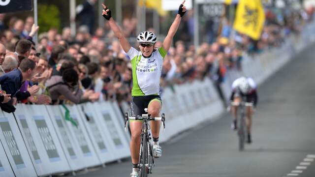 Annemiek van Vleuten en su victoria en el Tour de Flandes en 2011.