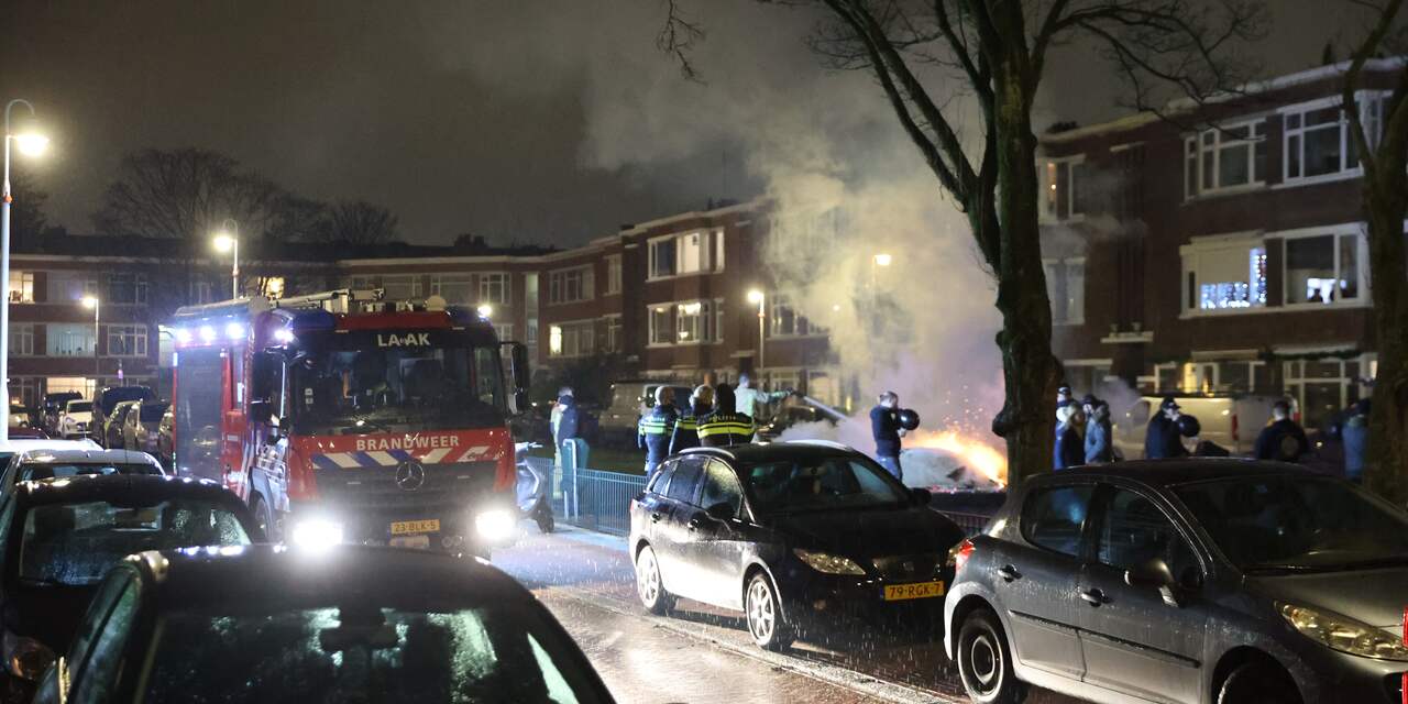 ME houdt toezicht op jongeren met lachgas rond vuurtje in Den Haag