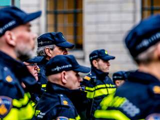 Wapens en gestolen politiekleding aangetroffen na inval Utrecht