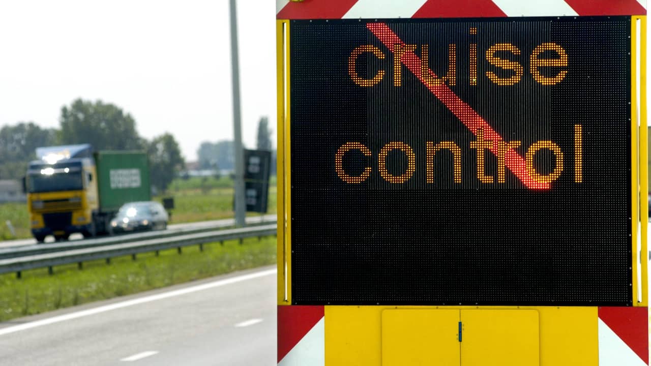 Bus vol toeristen kan tientallen kilometers met hoge snelheid niet remmen Buitenland NU.nl