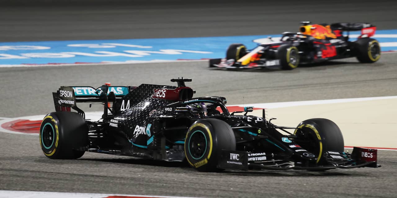 Hamilton wint voor Verstappen en Albon in door crashes overschaduwde race