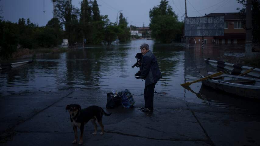 Damramp Oekraïne bedreigt bijna tachtig dorpen, water metershoog gestegen