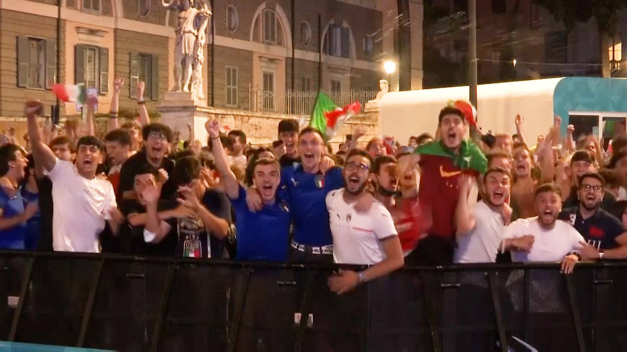 Beeld uit video: Italiaanse fans in Rome door het dolle na winst op Spanje
