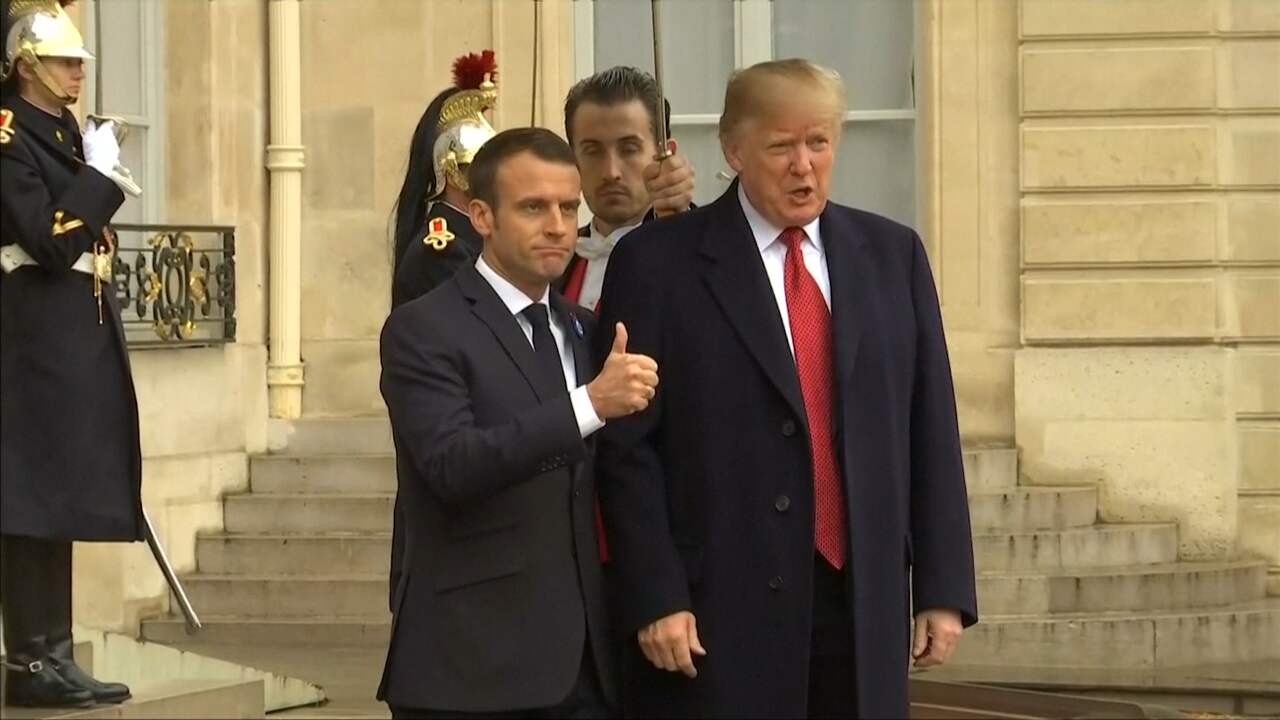Beeld uit video: Macron praat met Trump over NAVO-bijdrage in Parijs