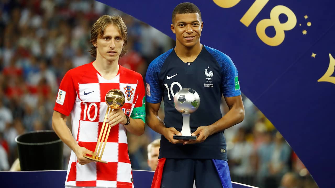 Helderheid uniek Fascineren Modrić gekozen als beste speler van WK, Mbappé grootste talent | WK voetbal  2018 | NU.nl