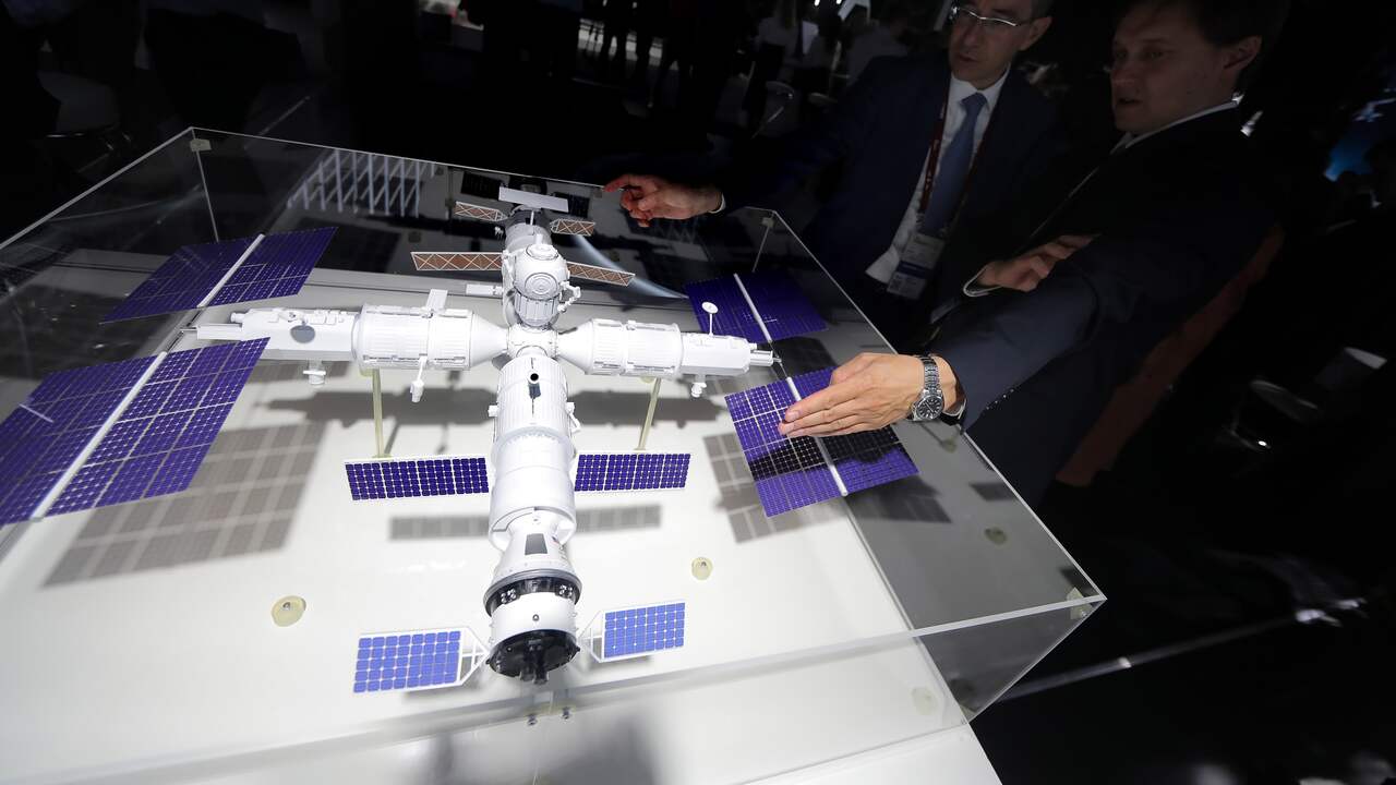 Россия впервые демонстрирует модель собственной космической станции |  Технологии
