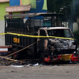 Zeker 129 voetbalsupporters overleden bij rellen in stadion in Indonesië