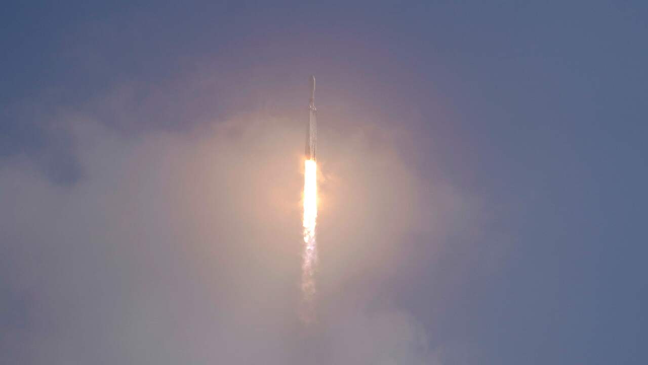 Beeld uit video: SpaceX haalt Falcon Heavy van stal voor geheime Amerikaanse missie