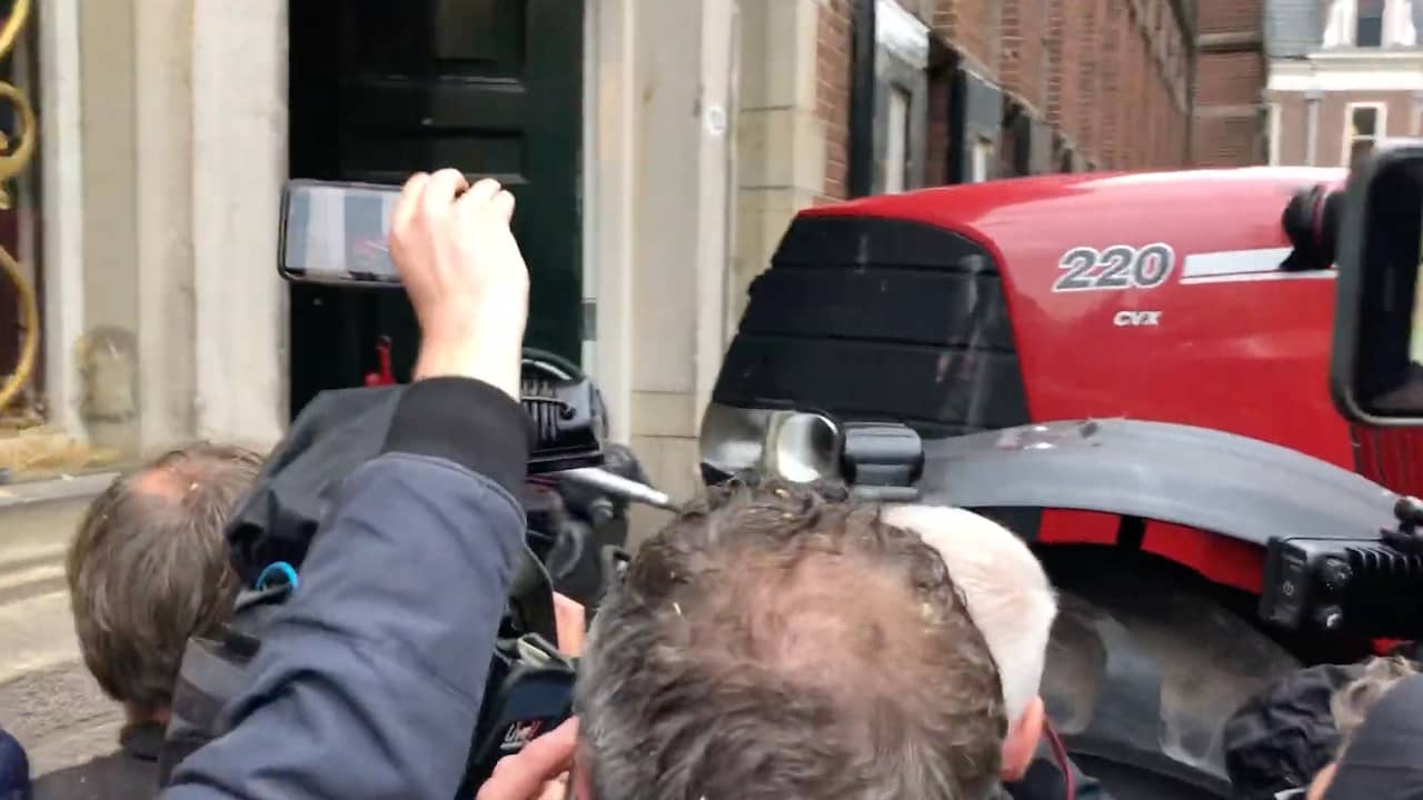 Boeren dringen Gronings provinciehuis binnen