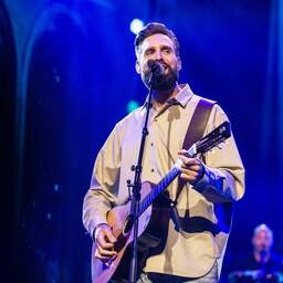 Nick Schilder kondigt zijn eerste solotournee aan