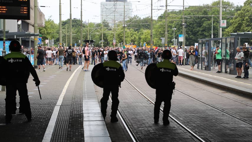 Aantal arrestaties na rellen bij demonstratie Den Haag loopt op tot 437