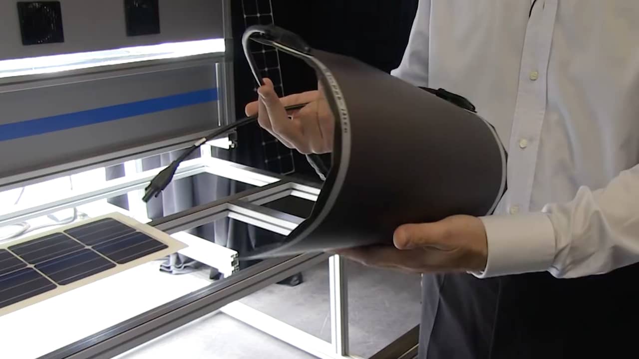 Beeld uit video: Deze flexibele zonnecellen kunnen verwerkt worden in je rugzak of paraplu