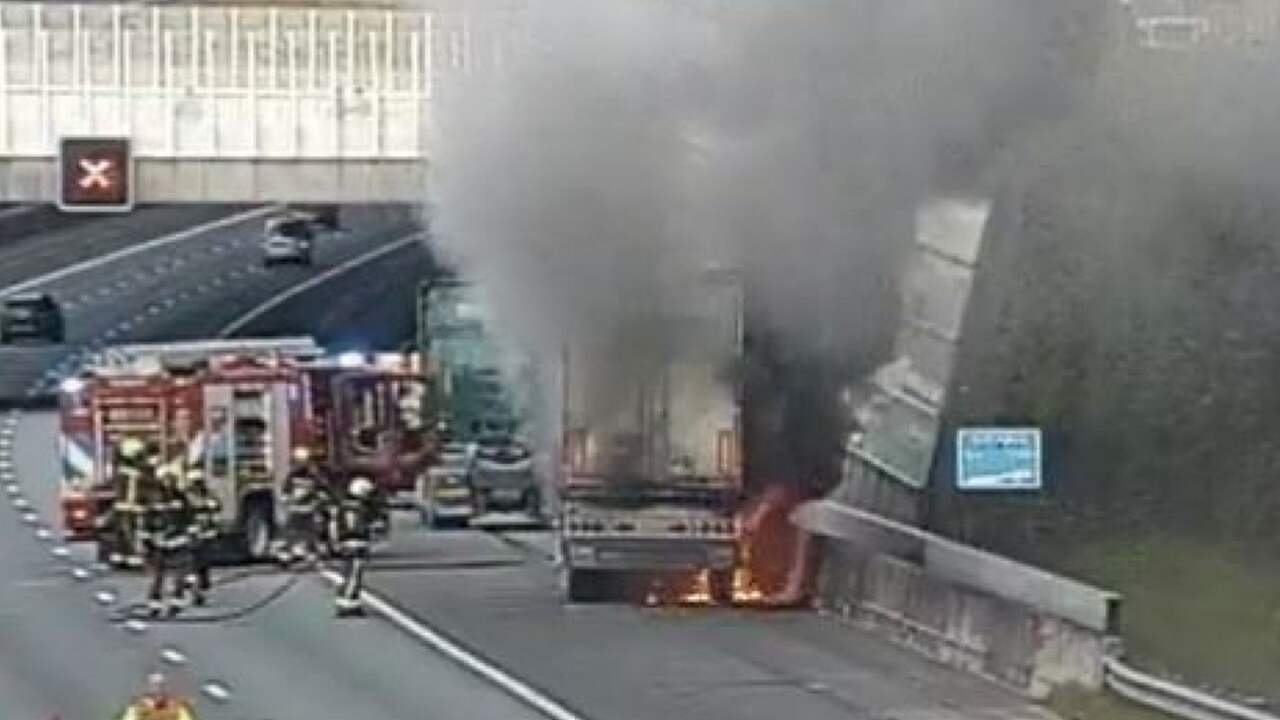 “Truck Fire Causes Traffic Delays on A4 Between Amsterdam and The Hague”