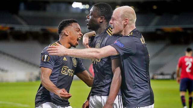 Ajax viert de winnende treffer van Brian Brobbey.
