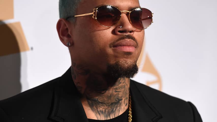 Chris Brown onder vuur om gift baby-aapje aan dochter