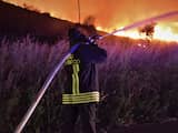 Vliegveld op Sicilië dicht wegens bosbranden, honderden toeristen gestrand