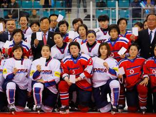 Zuid-Koreaanse ijshockeysters, Noord-Koreaanse ijshockeysters
