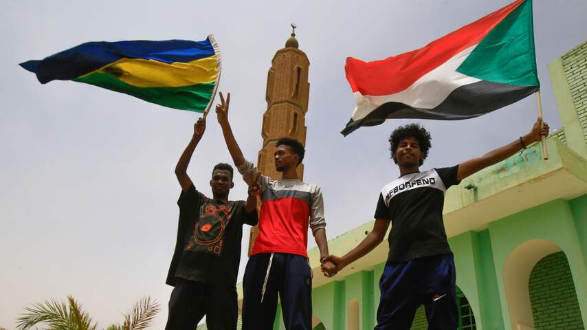 Tienduizenden in Khartoem de straat op voor burgerregering Soedan