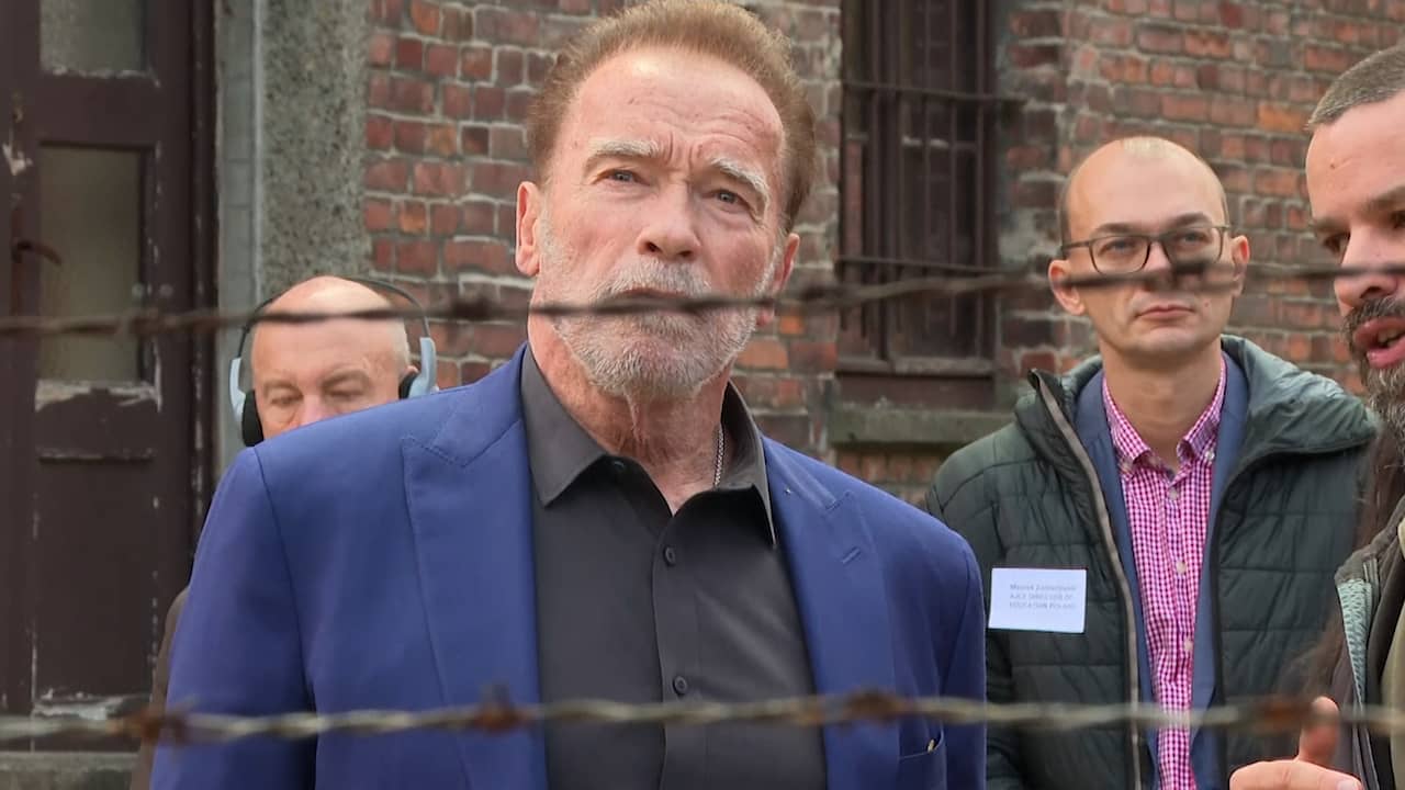 Beeld uit video: Arnold Schwarzenegger bezoekt voormalig concentratiekamp Auschwitz