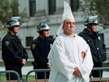 Onbekenden in Ku Klux Klan-kledij duiken op in vluchtelingenkamp Duitsland