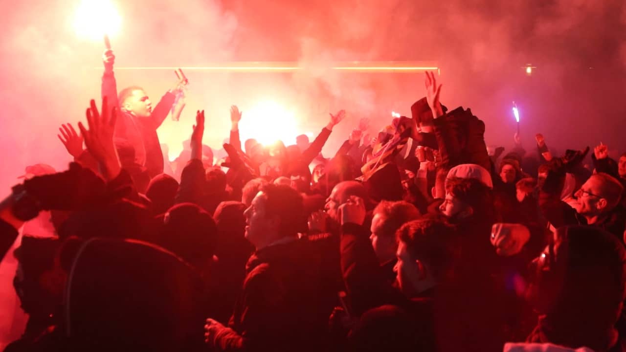 Beeld uit video: Duizenden Cambuur-supporters negeren avondklok en vieren feest