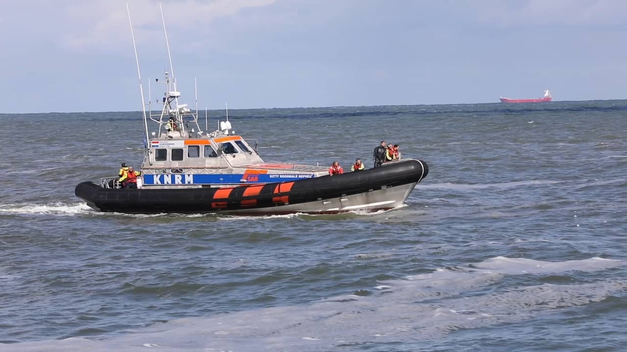 Beeld uit video: Zoektocht naar 23-jarige surfer in Scheveningen hervat