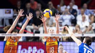 Volleybalsters op olympisch kwalificatietoernooi kansloos onderuit tegen Servië