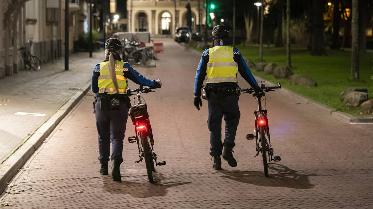 Amsterdam Municipality Defies Government Directive by Allowing Religious Expressions for Special Investigating Officers (BOAs)