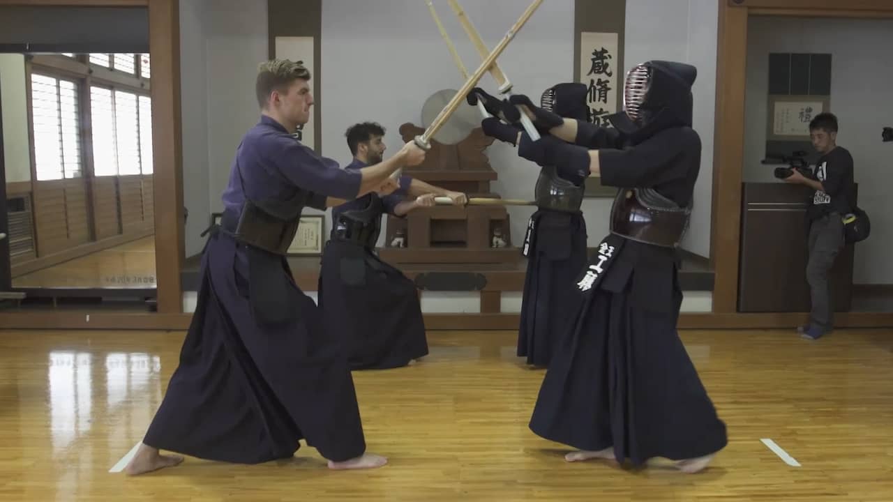 Verstappen en Ricciardo proberen traditionele Japanse sport Kendo