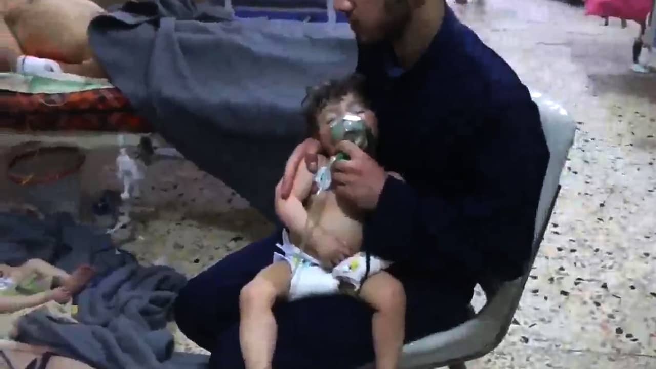 Beeld uit video: Assad en Rusland ontkennen gifgasaanval Douma: een overzicht