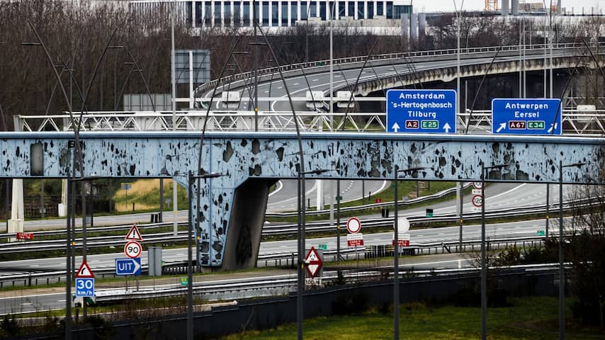 Gas uit leiding bij A2 wordt afgefakkeld, tot laat in avond lange files bij Eindhoven
