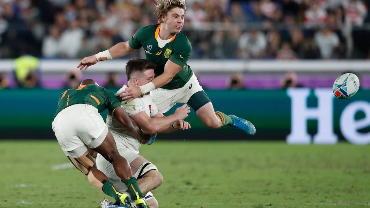 South African rugby players beat England and take third world - Teller Report