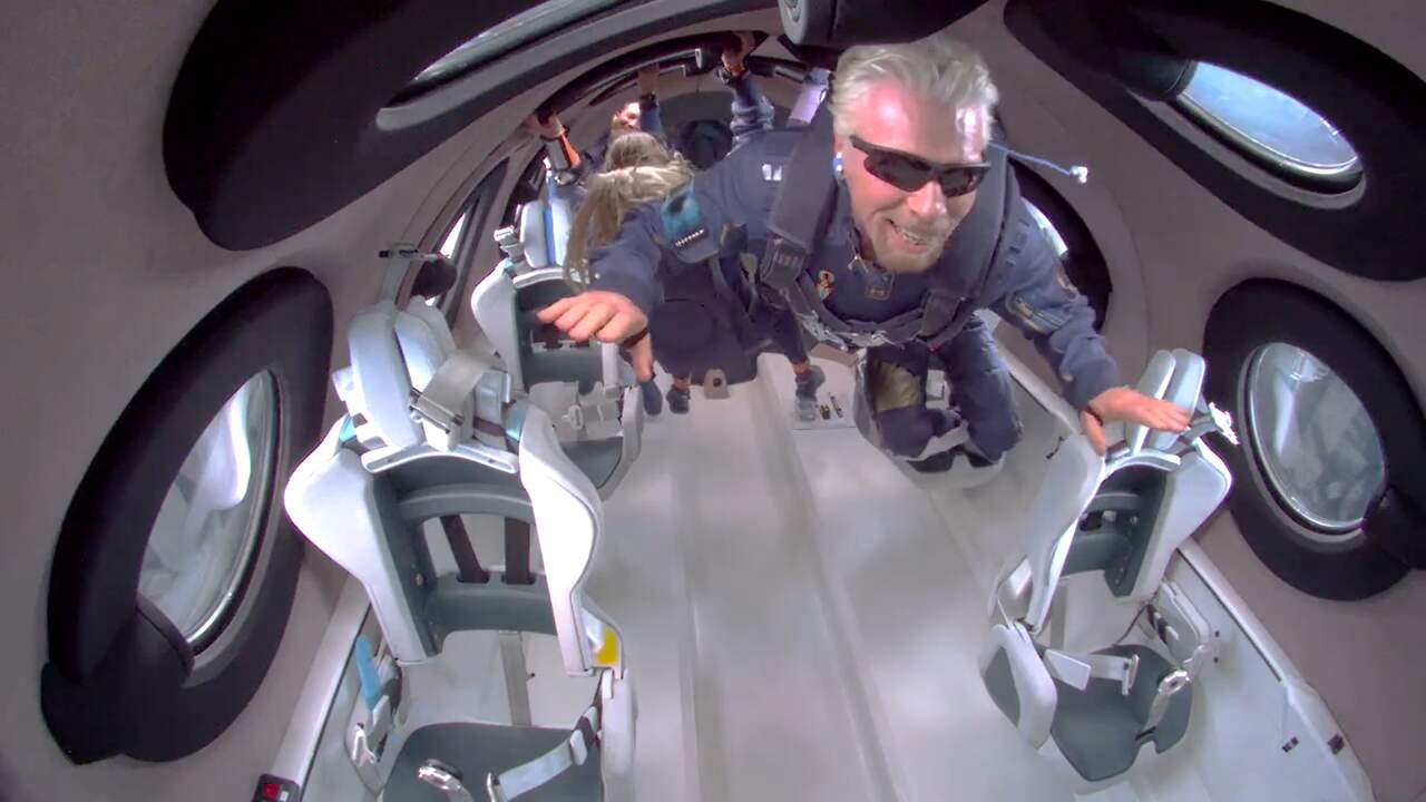 Miljardair Branson maakt succesvolle reis naar rand van de ruimte