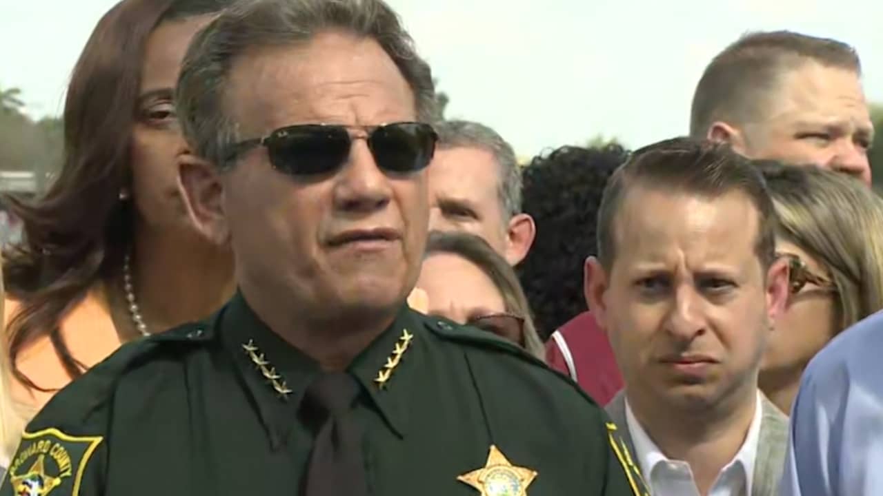 Beeld uit video: Sheriff Florida richt zich tot Washington: 'Geef politie meer macht'