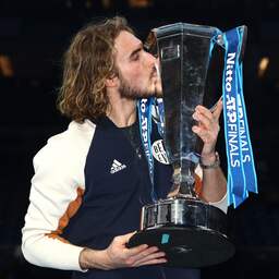 Debutant Tsitsipás klopt Thiem in thriller en wint ATP Finals