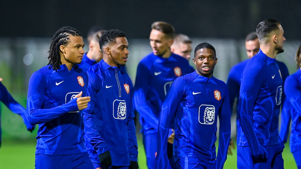 vieren Wereldbol Zichzelf Oranje trapt WK-voorbereiding af met training in Zeist | WK voetbal | NU.nl
