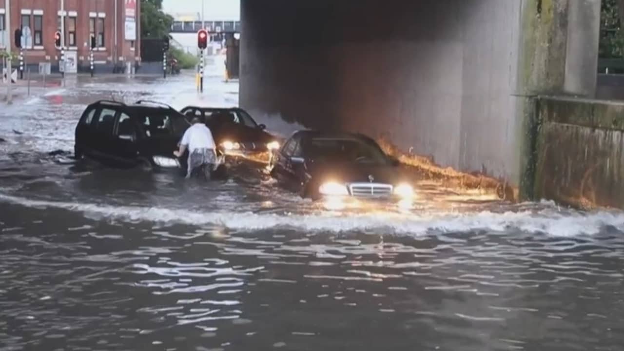 Noodweer zorgt voor veel overlast in Den Haag
