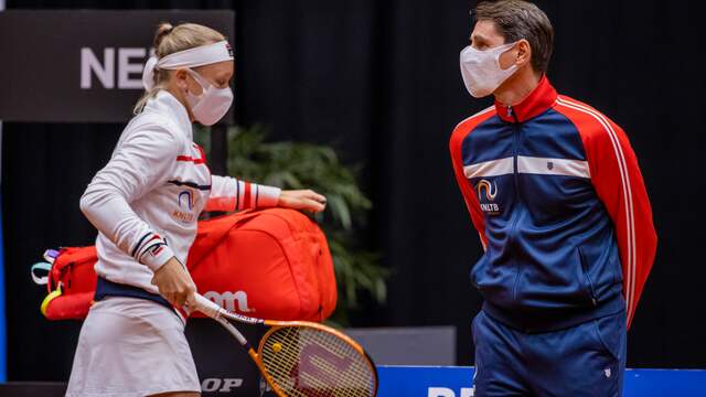 Kiki Bertens met captain Paul Haarhuis.