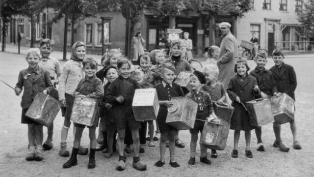1945: Amsterdamse kinderen na de bevrijding.