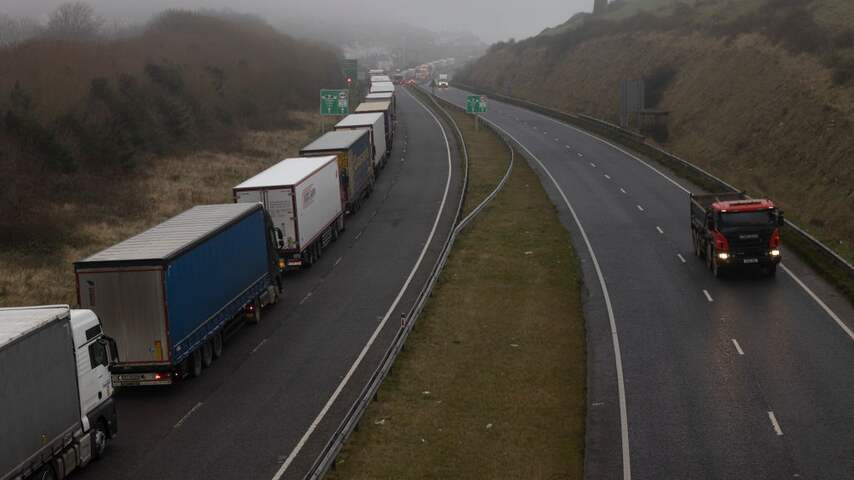 'Perfect storm' leidt tot kilometerslange Brexit-files voor haven van Dover