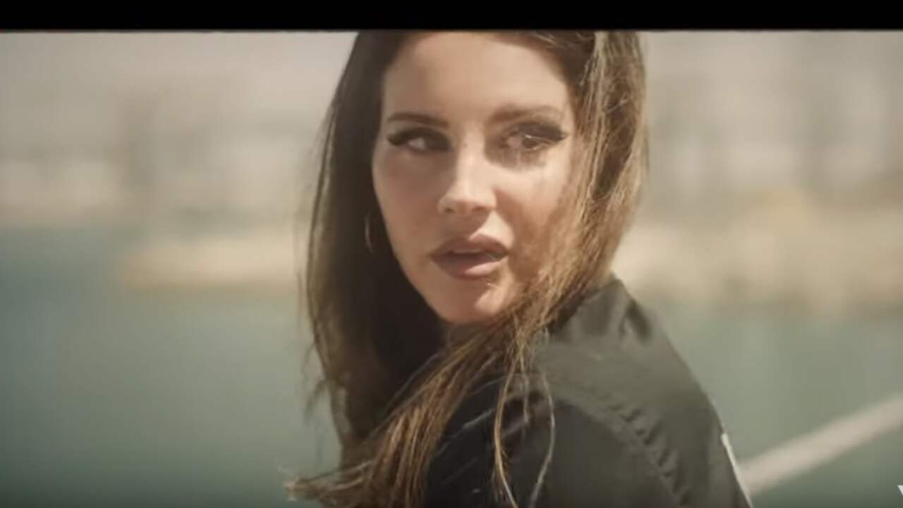 Bekijk de video van Lana Del Rey's Fuck it I love you en The greatest
