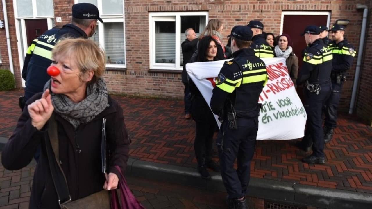 Protesten tegen Wilders vanwege uitdelen verzetsspray