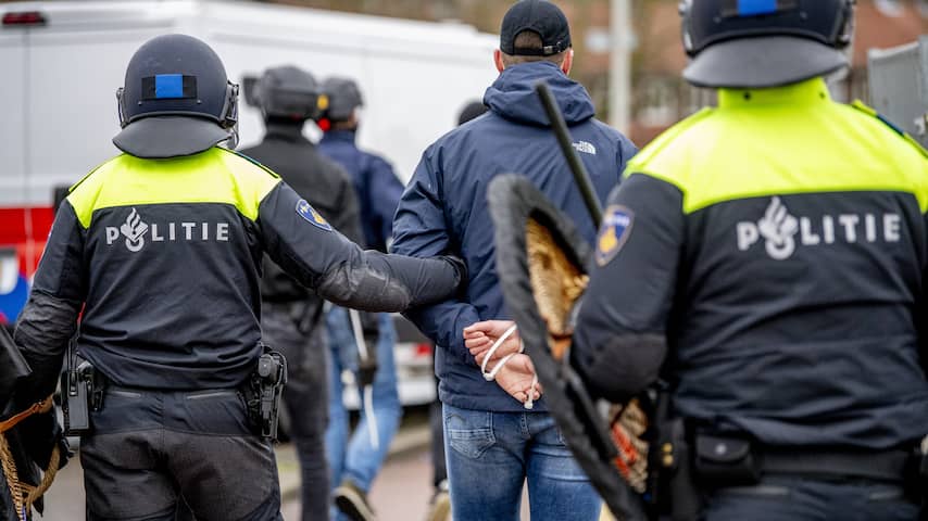 Politie Gebruikte Vorig Jaar Opnieuw Meer Geweld | Binnenland | NU.nl