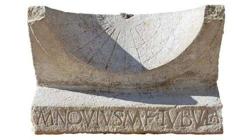 Interpretatie ademen Stam Tweeduizend jaar oude zonnewijzer opgegraven in Italië | Wetenschap | NU.nl