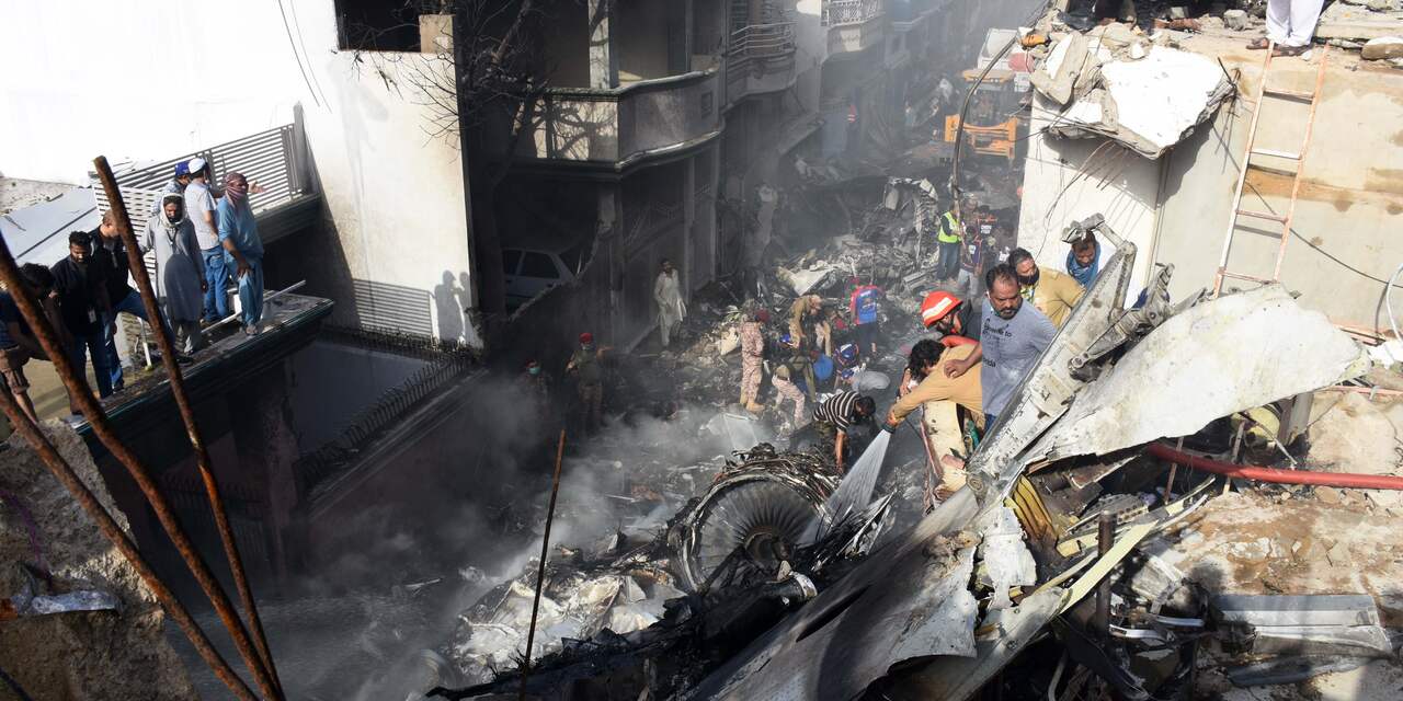 Al meer dan 80 bevestigde doden bij vliegtuigcrash in Pakistaanse woonwijk