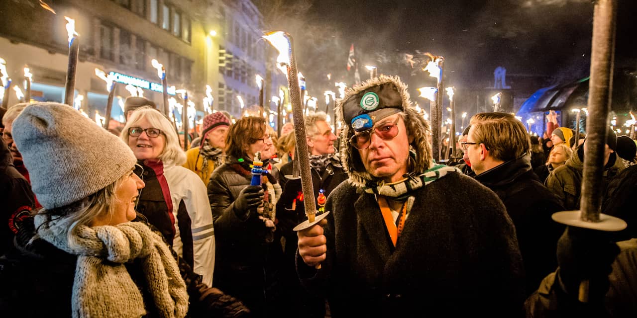 In Beeld: De fakkeloptocht tegen gaswinning in Groningen