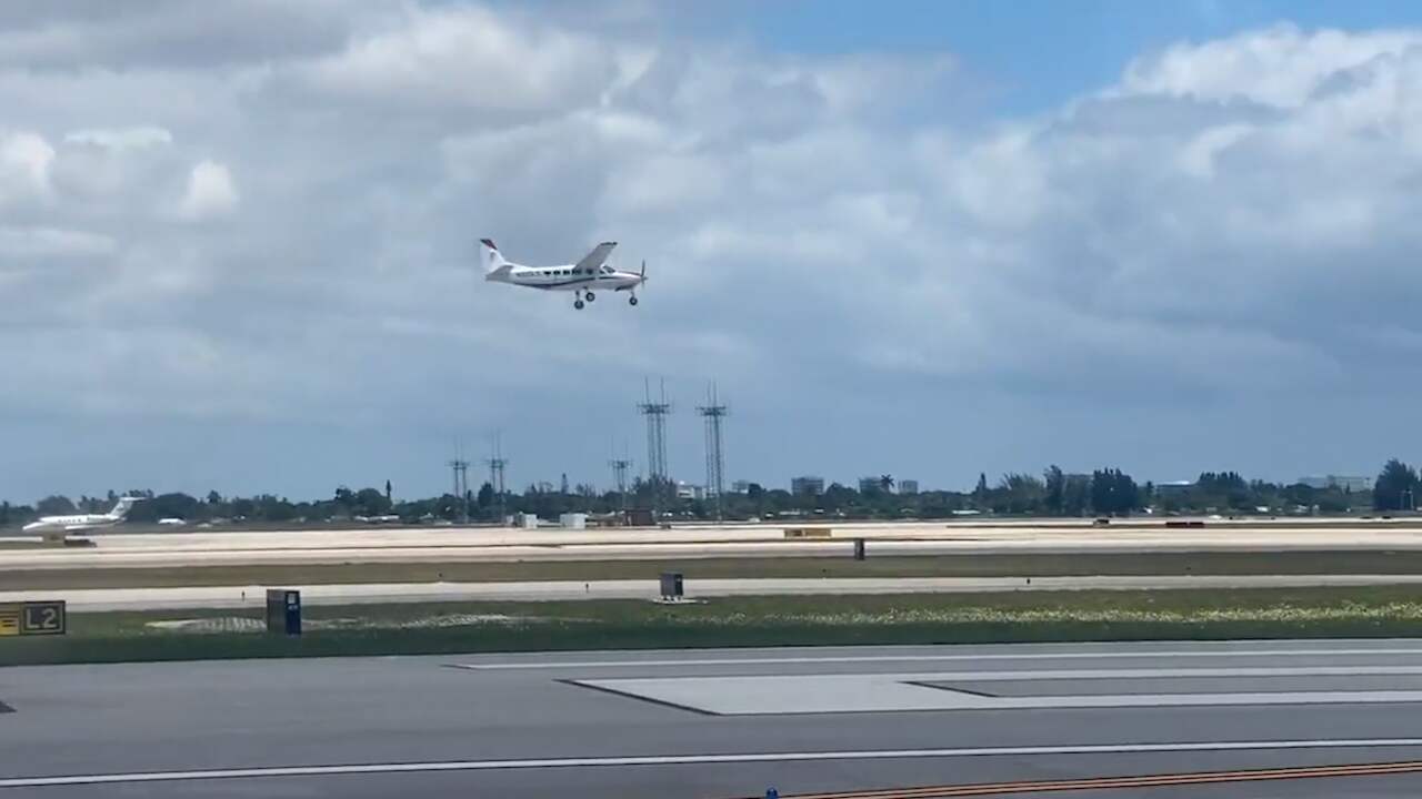 Beeld uit video: Onervaren passagier laat vliegtuigje veilig landen in VS