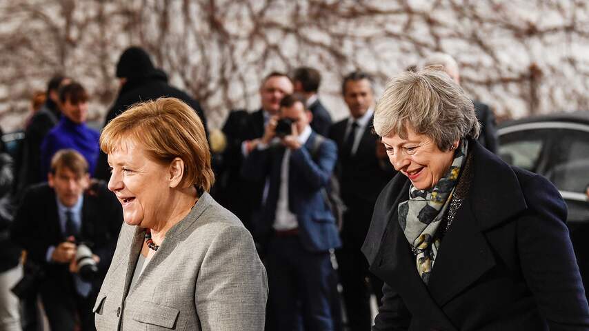 Merkel laat May weten Brexit-akkoord niet aan te willen passen