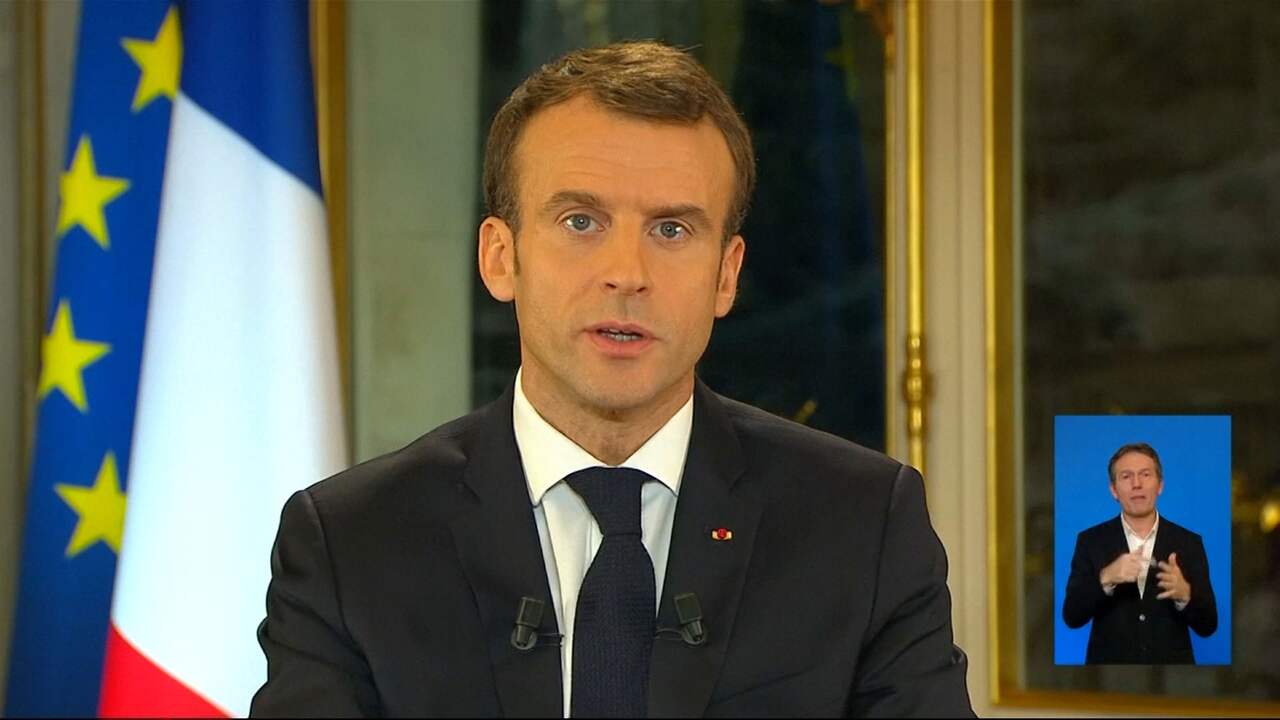 Beeld uit video: Macron: 'We hebben tot nu toe te weinig aan salaris gedaan'